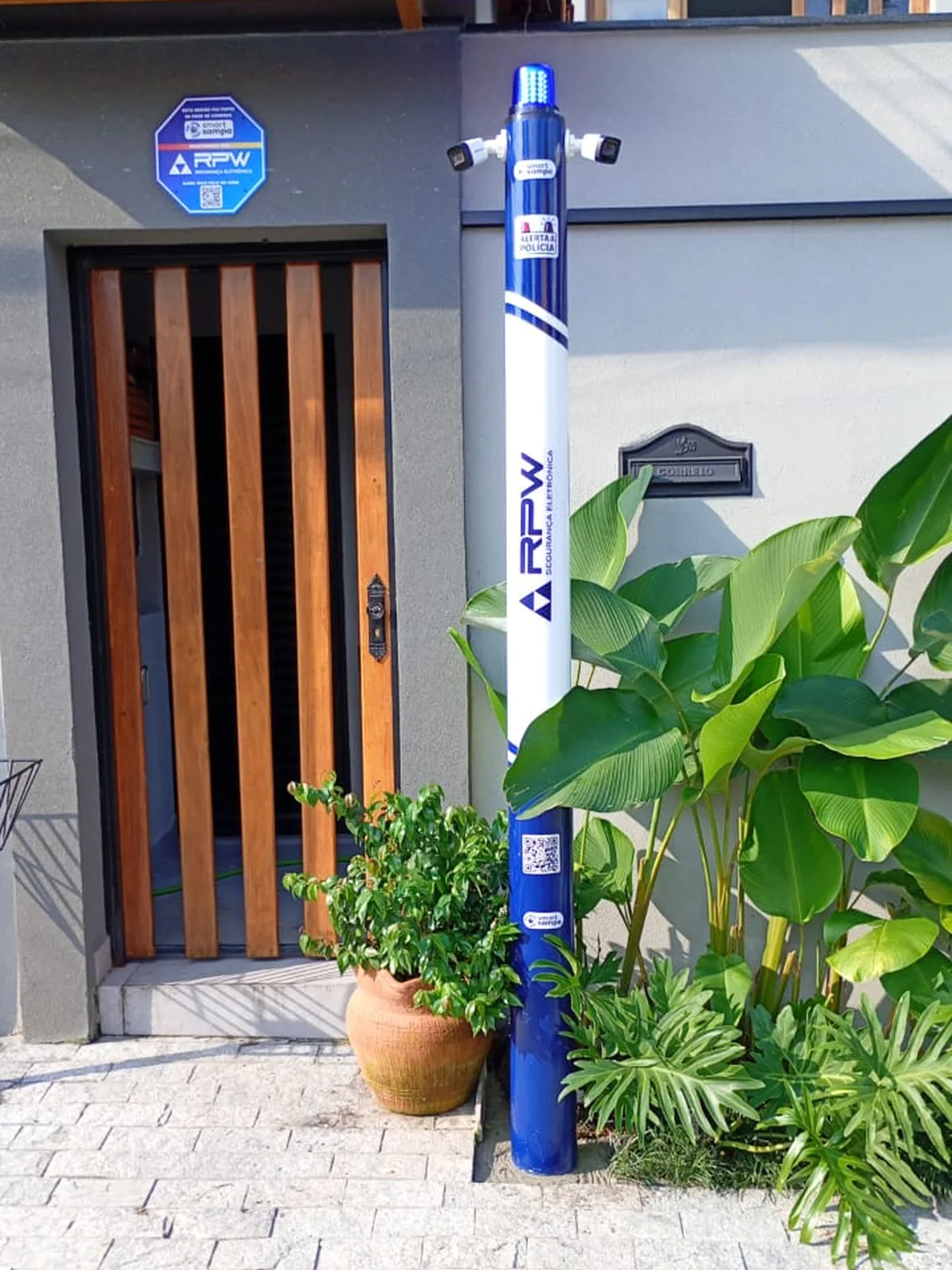 Totem de Imagens RPW instalado
